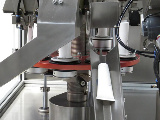 Otomatis lotion lembut aluminium tabung pengisian dan penyegelan mesin pabrik