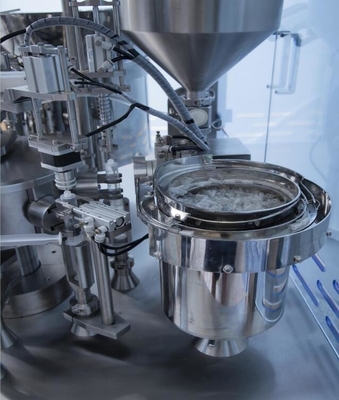 Peralatan pengisi jarum suntik aseptik berkecepatan tinggi mesin produksi jarum suntik prefilled