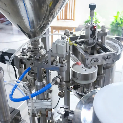 Peralatan pengisi jarum suntik aseptik berkecepatan tinggi mesin produksi jarum suntik prefilled
