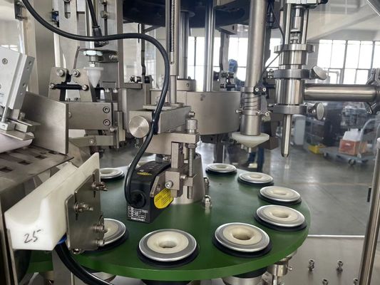 Peralatan pengemasan penguncian tabung pengisian susu kental