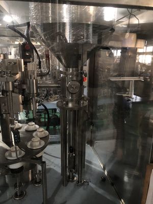 Peralatan pengemasan penguncian tabung pengisian susu kental