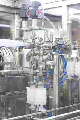 Mesin Pengisi Jarum Suntik Siap Pakai RTU Otomatis Berkecepatan Tinggi untuk Manufaktur Obat Steril