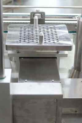 Mesin Pengisi Injeksi Asam Hyaluronic Cair Farmasi Cartridge Mesin Pengisi Otomatis Spuit