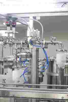 Mesin Pengisi Injeksi Asam Hyaluronic Cair Farmasi Cartridge Mesin Pengisi Otomatis Spuit