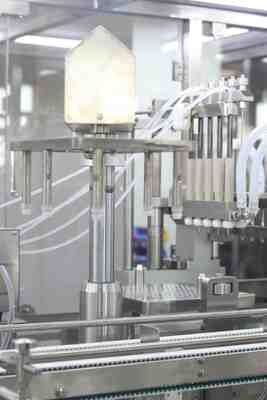 Mesin Pengisi Jarum Suntik Otomatis Kapasitas Tinggi Plastik Farmasi GMP