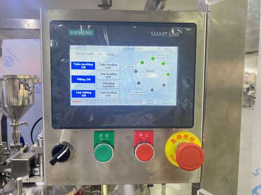 Mesin Penuh Jarum suntik untuk penggunaan kosmetik Veteriner Mudah dioperasikan 220V Plastik Disposable Jarum suntik Filler